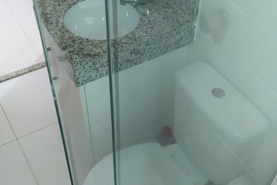 Banheiro 01 de apartamento para alugar com 2 quartos, 54m² em Norte (águas Claras), Brasília