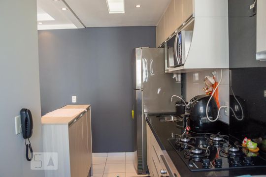Cozinha de apartamento à venda com 2 quartos, 50m² em Piraporinha, Diadema