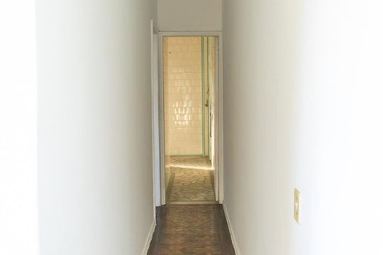Corredor de apartamento para alugar com 2 quartos, 68m² em Olaria, Rio de Janeiro