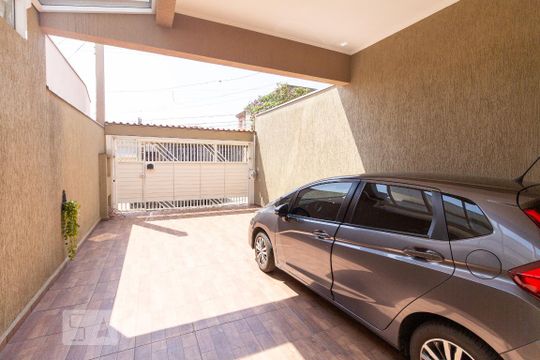Garagem de casa à venda com 3 quartos, 160m² em Santo Antônio, Osasco