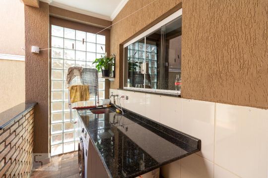 Área de Serviço de casa à venda com 3 quartos, 160m² em Santo Antônio, Osasco