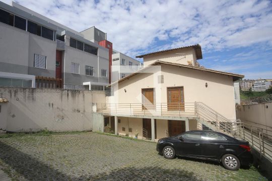 Garagem de casa para alugar com 3 quartos, 100m² em Buritis, Belo Horizonte