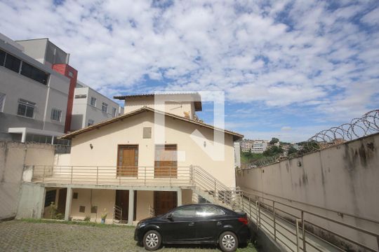 Garagem de casa para alugar com 3 quartos, 100m² em Buritis, Belo Horizonte