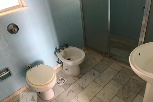 Banheiro de apartamento à venda com 2 quartos, 90m² em Ingá, Niterói