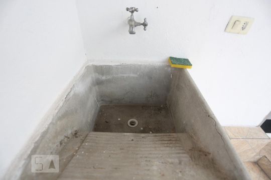 Área de Serviço - Tanque de casa para alugar com 1 quarto, 20m² em Ferreira, São Paulo