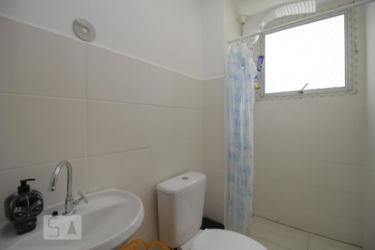 Banheiro de apartamento à venda com 2 quartos, 42m² em São José, Canoas