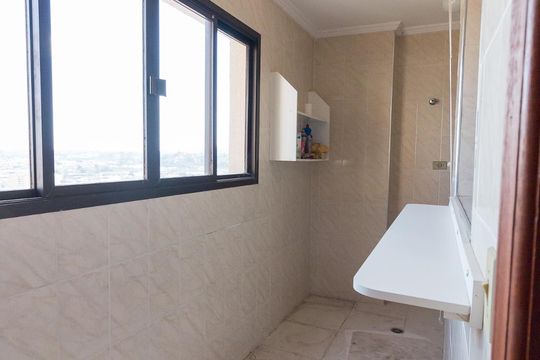 Área de serviço de apartamento para alugar com 2 quartos, 70m² em Vila Milton, Guarulhos