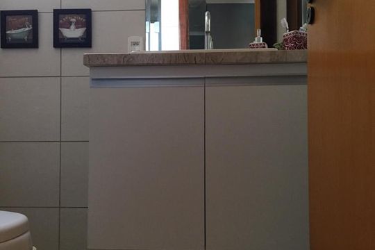 Banheiro de apartamento à venda com 2 quartos, 57m² em Vila Paulista, São Paulo