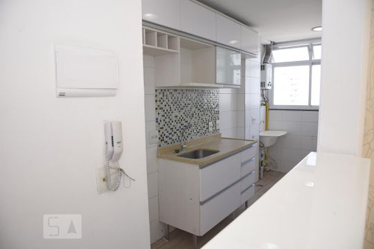 Cozinha de apartamento para alugar com 2 quartos, 48m² em Anil, Rio de Janeiro