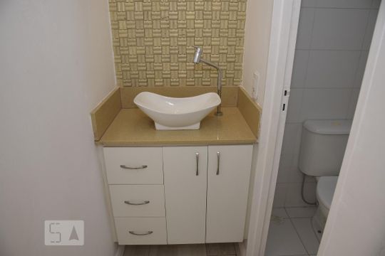 Banheiro  de apartamento para alugar com 2 quartos, 48m² em Anil, Rio de Janeiro