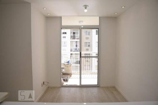 Sala de apartamento para alugar com 2 quartos, 48m² em Anil, Rio de Janeiro