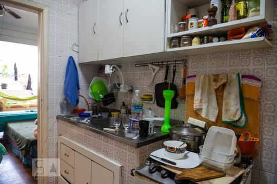 Cozinha de apartamento para alugar com 3 quartos, 80m² em Copacabana, Rio de Janeiro