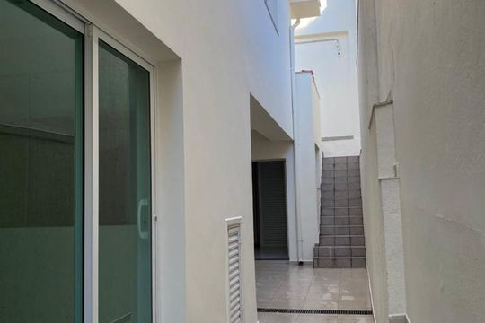 Corredor de casa à venda com 3 quartos, 196m² em Vila Bertioga, São Paulo