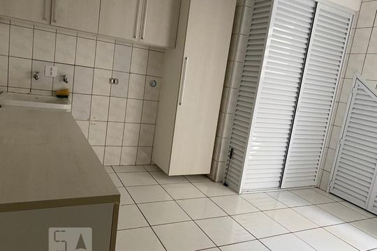 Cozinha de casa à venda com 3 quartos, 196m² em Vila Bertioga, São Paulo