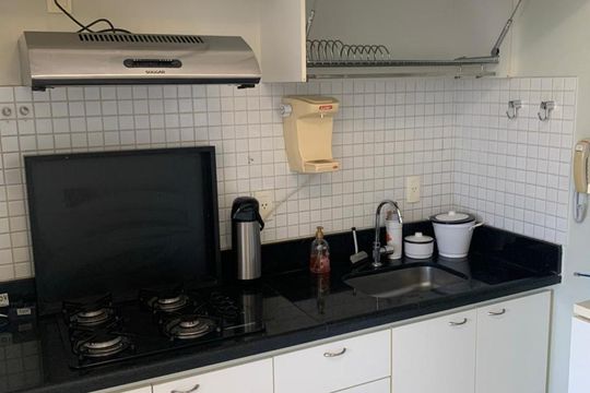 Cozinha de kitnet/studio para alugar com 1 quarto, 27m² em Asa Norte, Brasília