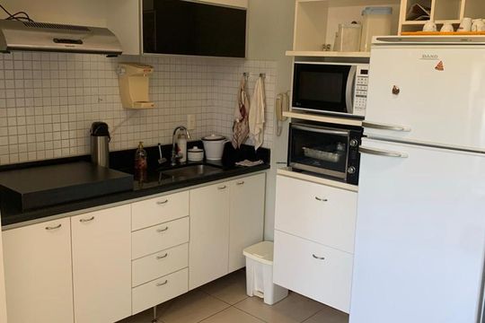 Cozinha de kitnet/studio para alugar com 1 quarto, 27m² em Asa Norte, Brasília