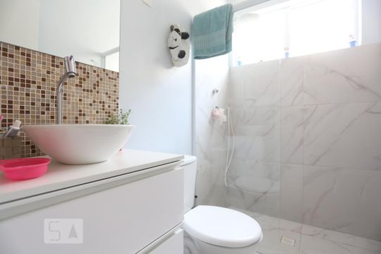 Banheiro Social de casa à venda com 5 quartos, 180m² em Jardim das Flores, Osasco