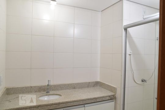 Banheiro de apartamento para alugar com 2 quartos, 66m² em Sul (águas Claras), Brasília