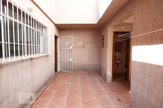 Quintal de casa à venda com 3 quartos, 150m² em Parque Imperial, São Paulo
