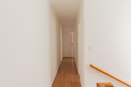 Corredor de casa à venda com 3 quartos, 150m² em Jardim Cordeiro, São Paulo
