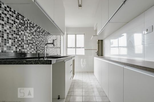Cozinha de apartamento para alugar com 3 quartos, 60m² em Bacacheri, Curitiba