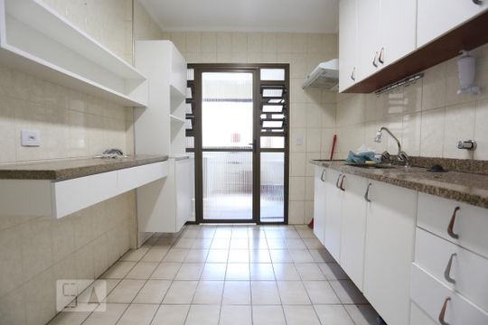 Cozinha de apartamento à venda com 3 quartos, 95m² em Vila Indiana, São Paulo