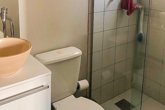 Banheiro de apartamento à venda com 3 quartos, 75m² em Humaitá, Porto Alegre