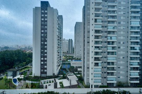 Vista de apartamento à venda com 2 quartos, 60m² em Vila Anastácio, São Paulo