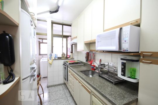 Cozinha de apartamento à venda com 3 quartos, 103m² em Vila Gumercindo, São Paulo