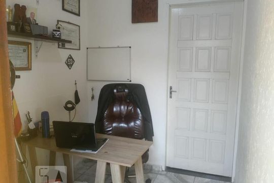 Escritório de casa à venda com 3 quartos, 128m² em Vila Carmosina, São Paulo