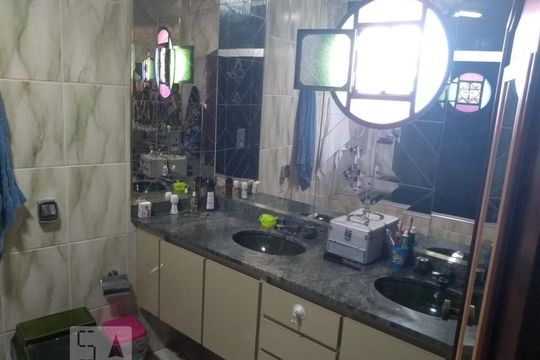 Banheiro 1 de casa à venda com 3 quartos, 400m² em Jardim Iva, São Paulo