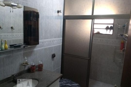 Banheiro 2 de casa à venda com 3 quartos, 400m² em Jardim Iva, São Paulo