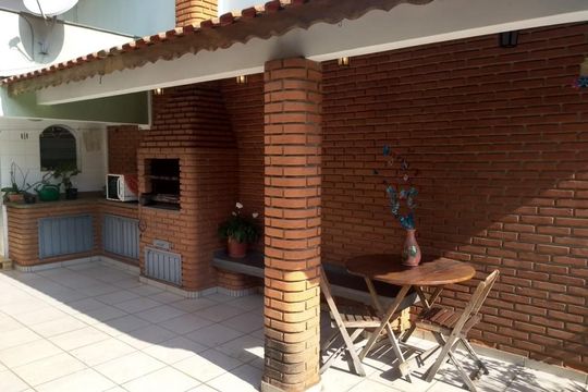 Churrasqueira de casa à venda com 3 quartos, 400m² em Jardim Iva, São Paulo