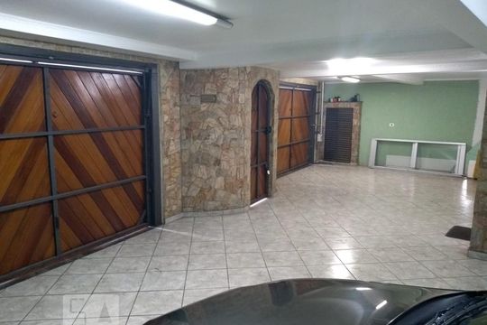 Garagem  de casa à venda com 3 quartos, 400m² em Jardim Iva, São Paulo