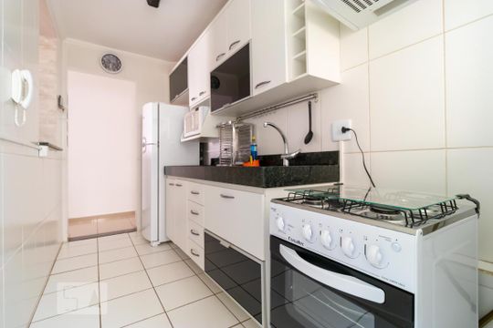 Cozinha de apartamento para alugar com 3 quartos, 68m² em Mansões Santo Antônio, Campinas