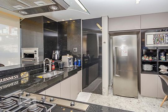 Cozinha de apartamento para alugar com 3 quartos, 110m² em Buritis, Belo Horizonte