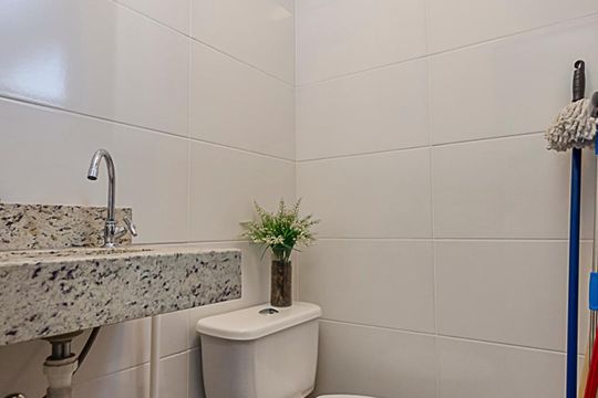Banheiro de Serviço de apartamento para alugar com 3 quartos, 110m² em Buritis, Belo Horizonte