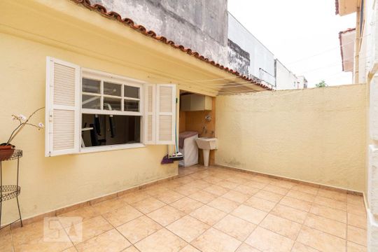 quintal dos fundos de casa à venda com 3 quartos, 165m² em Parque Jabaquara, São Paulo