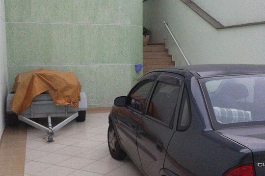 Garagem de casa à venda com 3 quartos, 120m² em Vila Pita, São Paulo