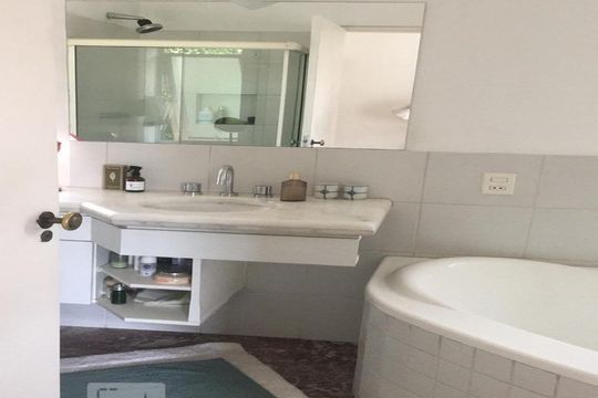 Banheiro de casa à venda com 2 quartos, 460m² em Cidade Jardim, São Paulo