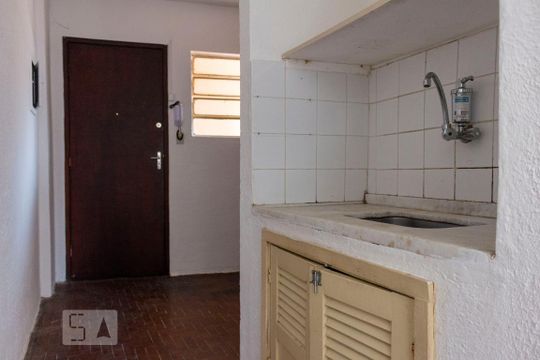 Cozinha de apartamento para alugar com 1 quarto, 30m² em Aclimação, São Paulo