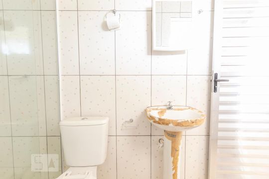 Banheiro de kitnet/studio para alugar com 1 quarto, 38m² em Parque Monteiro Soares, São Paulo