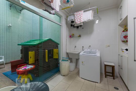 1o. Andar - Área de serviço de casa de condomínio à venda com 3 quartos, 380m² em Vila Santo Estefano, São Paulo