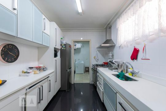 1o. Andar - Cozinha de casa de condomínio à venda com 3 quartos, 380m² em Vila Santo Estefano, São Paulo