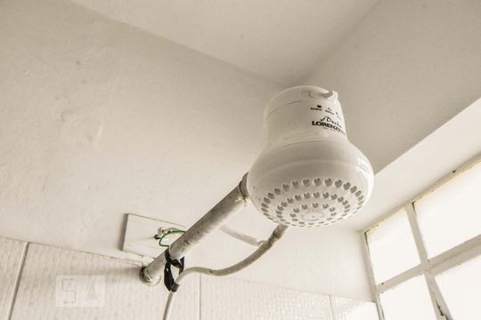 Banheiro 01 de casa para alugar com 2 quartos, 50m² em Cidade Monções, São Paulo