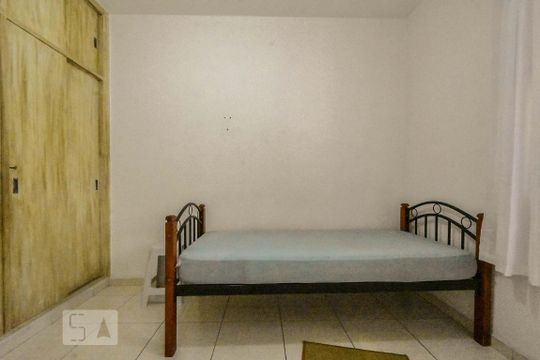 Quarto 01 de casa para alugar com 2 quartos, 50m² em Cidade Monções, São Paulo