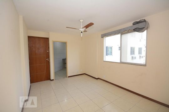 Sala de apartamento para alugar com 1 quarto, 45m² em Jacarepaguá, Rio de Janeiro