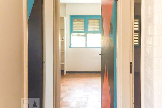 Corredor de apartamento à venda com 2 quartos, 69m² em Vila Madalena, São Paulo