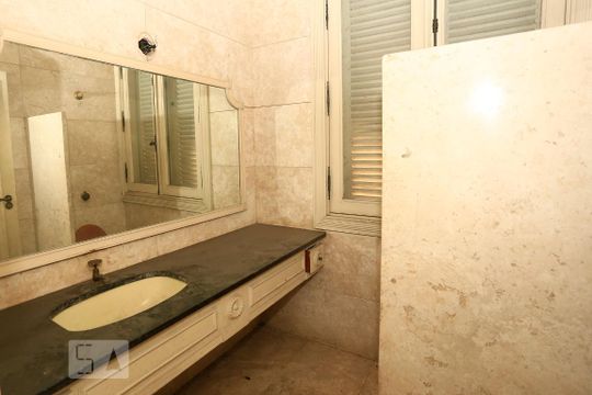 Lavabo 2 de casa à venda com 4 quartos, 900m² em Jardim Everest, São Paulo