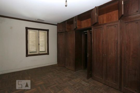 Quarto de casa à venda com 4 quartos, 900m² em Jardim Everest, São Paulo